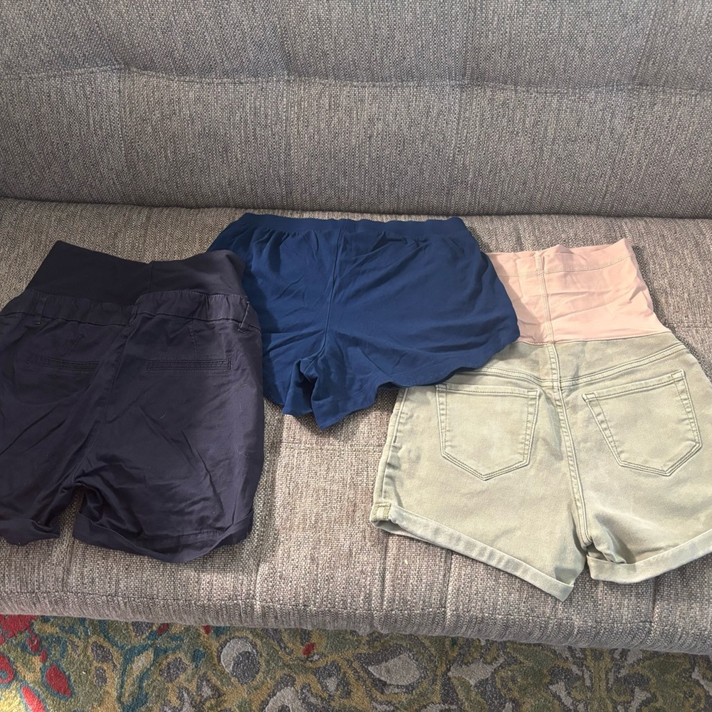 Size small bundle of maternity clothes. - Picture 13 of 13